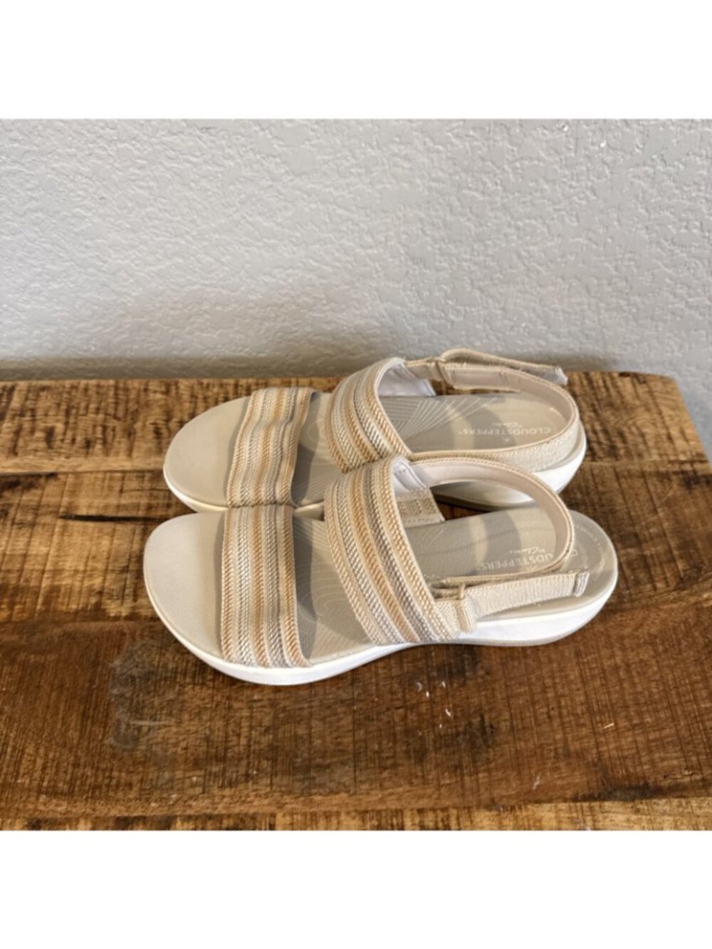 Clarks Cloud Steppers Women Sz 8.5 Sandals Hook Loop Tan Comfort Wedge - Picture 3 of 13